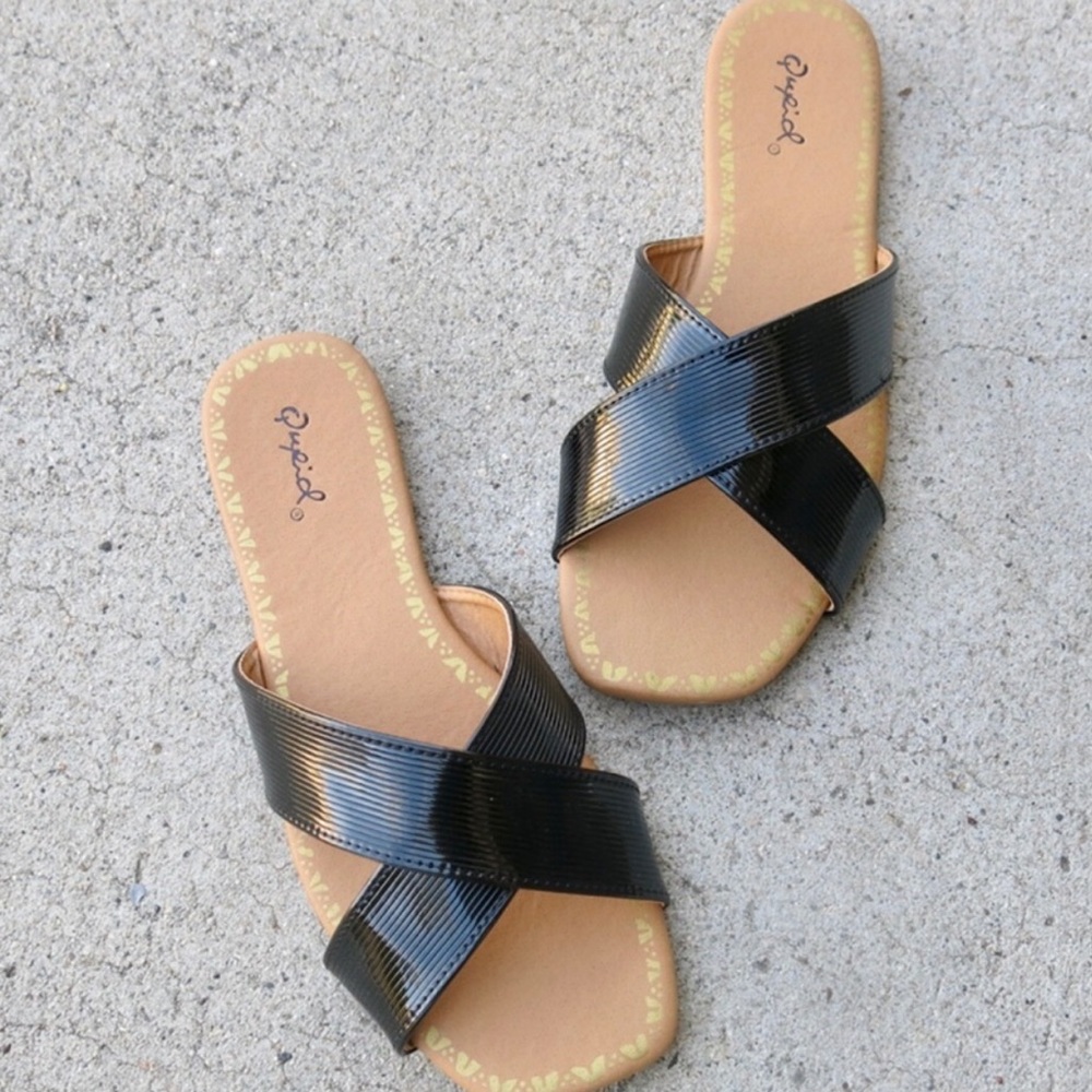 Black vegan leather sandals! π€ - Picture 2 of 5